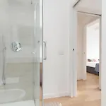 Guesthost - Modern Terrace Flat In Solari Area *