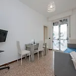 Homelovers Bright And White House Navigli District *