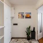 Apartment Centrale-duomo 10min - Spacious App - Sleeps 4 *