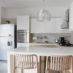 Elegante - 2 Camere, 2 Bagni, Garage E Balcone Διαμέρισμα *