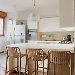 Διαμέρισμα Elegante - 2 Camere, 2 Bagni, Garage E Balcone