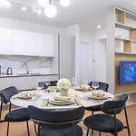 דירה Centre Luxury, 2bdr, Sleeps 5 מילאנו
