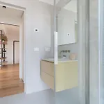 Guesthost - Modern Terrace Flat Lambrate Apartment