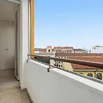 Premium With Balcony - Hospital Besta Lägenhet
