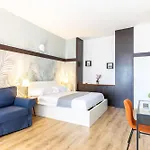 Duomo 5 Min Walk - 2 Bedrooms With Netflix, Wifi شقة *
