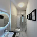 Modern Apt, 25 Min Duomo, Metro 5 Min & Wifi דירה *