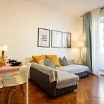 Apartment Centrale-duomo 10min - Spacious App - Sleeps 4