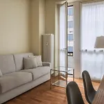Elegant Luxury In Historic Center - M2 דירה