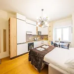Διαμέρισμα Luxurious 1bdr In Life, Sleeps 4 *