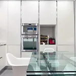 アパート Family 2br With Balcony, Near Metro ミラノ