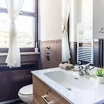Duomo 5 Min Walk - 2 Bedrooms With Netflix, Wifi شقة ميلان
