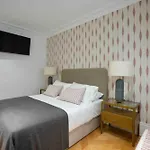 Apartment Sweet Private View