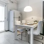 New Near Station 3 Bedroom Lejlighed Milano