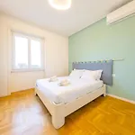 Spacious And Bright 2bdr, 2 Bathrooms شقة