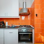 Homelovers Bright And White House Navigli District *