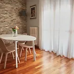 Apartament Elegante - 2 Camere, 2 Bagni, Garage E Balcone