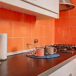 Homelovers Bright And White House Navigli District Apartment *