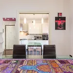 Lägenhet I-host Spacious 2br With 2 Baths & Balcony *