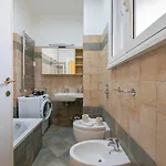Homelovers Bright And White House Navigli District شقة *