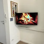 Modern Apt, 25 Min Duomo, Metro 5 Min & Wifi דירה *