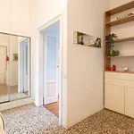 Vintage Chic Flat Steps From Fiera & Wi-fi Apartamento