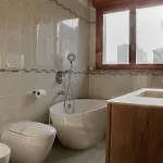 Elegante - 2 Camere, 2 Bagni, Garage E Balcone Apartment *