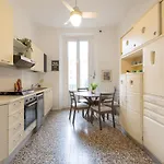 Apartamento Vintage Chic Flat Steps From Fiera & Wi-fi