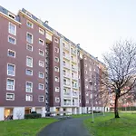 Lägenhet I-host Spacious 2br With 2 Baths & Balcony *