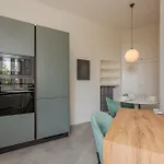 Guest Planet - Dergano M3 *