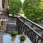 Guesthost - Darsena & Navigli Cosy Flat Μιλάνο