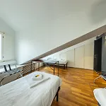 Spacious 3 Bedroom 2 Bathroom Near Metro Crocetta Center 公寓