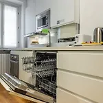 公寓 Spacious 3 Bedroom 2 Bathroom Near Metro Crocetta Center