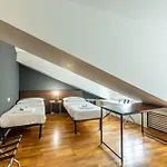 Spacious 3 Bedroom 2 Bathroom Near Metro Crocetta Center * 米兰