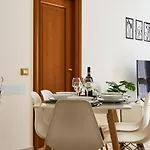 Διαμέρισμα A 10 Min Dal Duomo - Trilocale Moderno Con 3 Letti E 2 Bagni In Citta Studi *