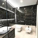 B And G San Babila- Luxury In The Heart Of - Design District Gasthof 4*