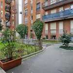Quadrilocale Luminoso Con Balcone Apartment Milan