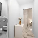 Bright '46' Cosy And Apartment *