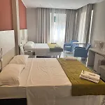 Vintage Hotel *
