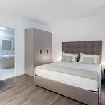 & Urban Padel Aparthotel Milano