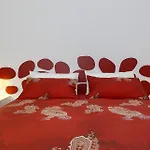 Rosso A Milano, Vicino Allo Ieo アパート *