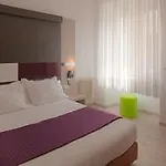 吉尼斯市区酒店 3*