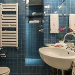Hotel Royal Suites *