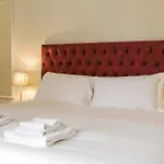 اتاليانواي ابارتمنتس - بيرغونزولي بليس * ميلان