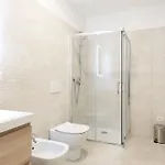 اتاليانواي ابارتمنتس - بيرغونزولي بليس *