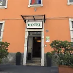 Hotel La Caravella 2*