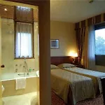 Unaway & Quark Due 4*