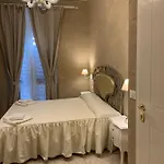 Отель Boutique Calais - Washington Милан
