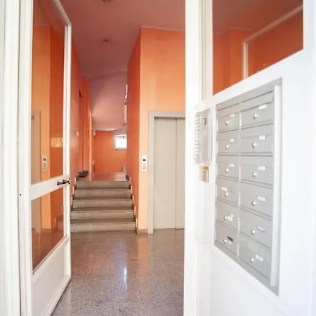 Zona Isola Stazione Garibaldi 6pax-wifi Апартаменты