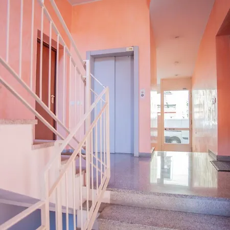 Zona Isola Stazione Garibaldi 6pax-wifi Апартаменты *