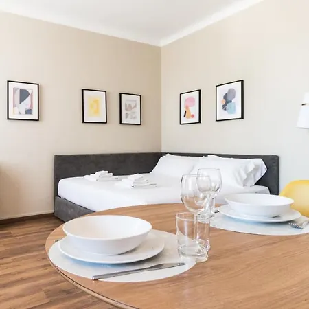 Italianway - Castel Morrone 21 * Milan